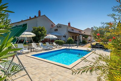 Boutique-Ferienhaus mit Pool in Šegotici