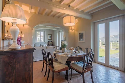 Lussuosa villa a Cortona con piscina