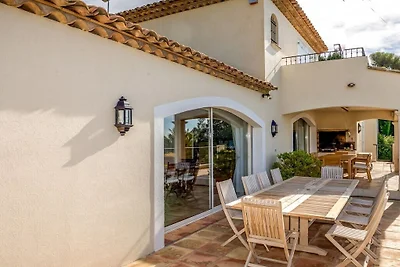 Villa in Les Issambres mit Schwimmbecken