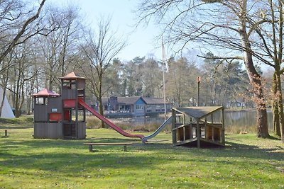 Ferienhaus eines üppigen Waldes in Limburg