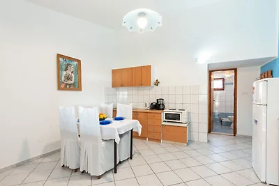 Modernes Ferienhaus in Jasenice mit Veranda