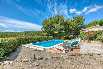 Geräumige Villa mit Pool in Le Canet