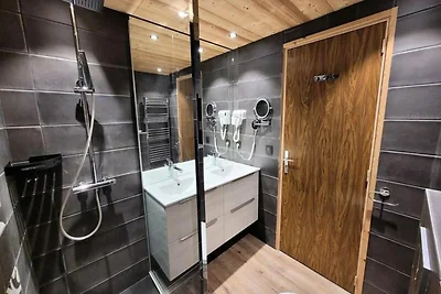 Komplett renovierte Wohnung am Fuße der...