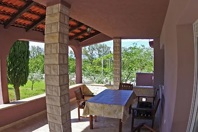 Wohnung in Rakalj mit Garten