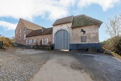 Vierkanthof in der wunderschönen Blütenregion