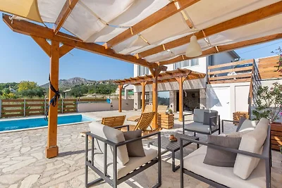 Boutique-Ferienhaus in Donje Polje mit Pool