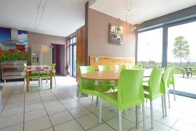Deliziosa villa a Sourbrodt con piscina