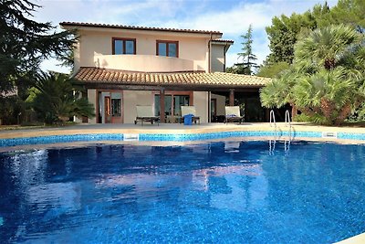 Superb, luxurious, spacious villa with privat...