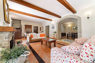 Erholsame Villa in Albanella mit Whirlpool