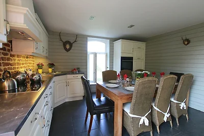 Herrenhaus in Bastogne mit Garten