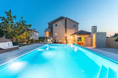 Modernes Ferienhaus in Pristeg mit Pool