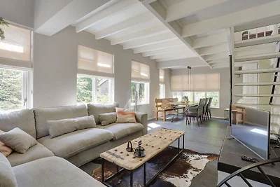 Casa di design con camino a Bedafse Bergen