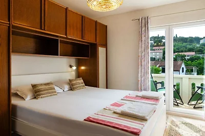 Elegant Sutivan Apartments with Balcony - Two...