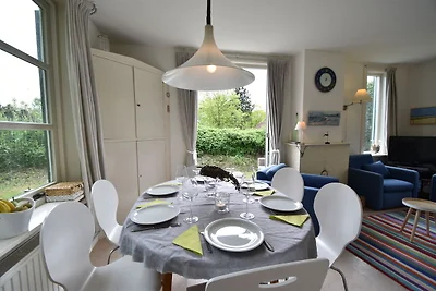 Quintessential holiday home in Ouddorp with...