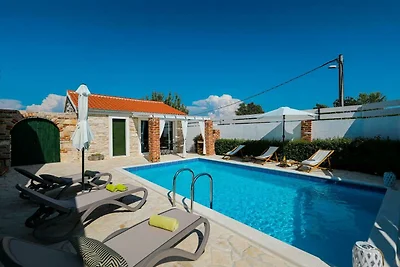 Villa con piscina privata e terrazza