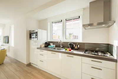 Stattliche Luxusvilla mit 2 Badezimmern, 1 km...