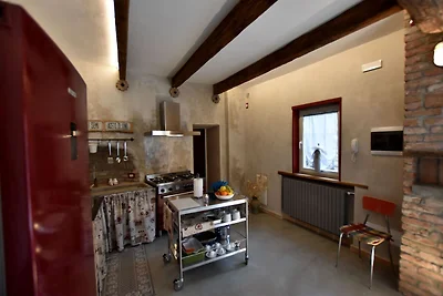 Palazzo antico a Provaglio d'Iseo con cortile