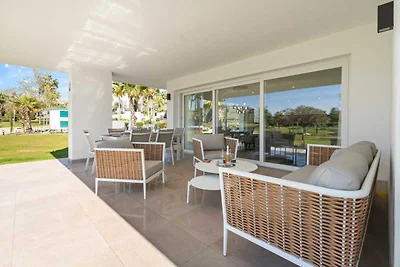 Chic 3-Bed Apartment ALCAZABA LAGOON (2107)