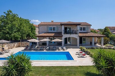 Picturesque Villa in Verteneglio with Pool