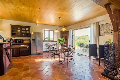 Ruhiges Ferienhaus mit Pool