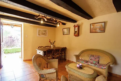 Idyllisches Cottage mit Terrasse in Roziers