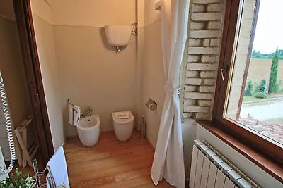 Moderna casa vacanze con piscina a Foligno