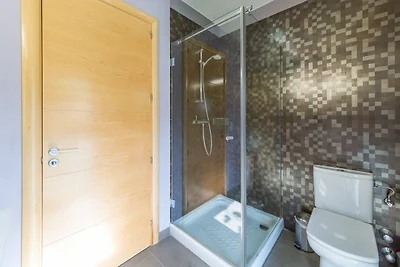 Haus mit großem Garten und privatem Pool