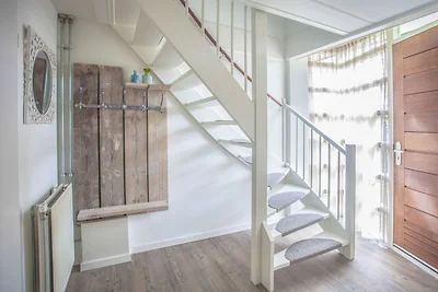 Beautiful house with jetty near IJsselmeer
