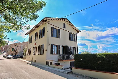 Appartamento con piscina, giardino, BBQ e...