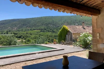 Stilvolles Haus mit beheiztem Pool in Lacoste