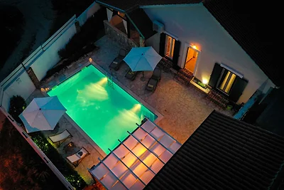 Villa con piscina privata e terrazza