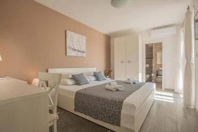 Adriatic Pearl - FourBedroom Villa with heate...
