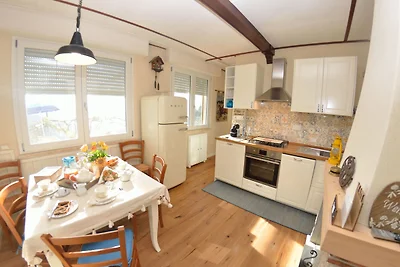 Schönes Ferienhaus mit Swimmingpool in...