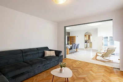 House Rose with Garden and Pool - Three Bedro...