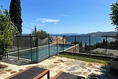 Villa in Le Lavandou mit Meerblick Pool
