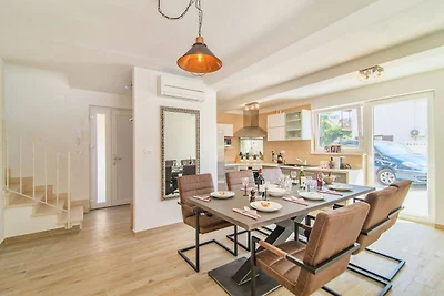Moderne villa in Novigrad met privézwembad