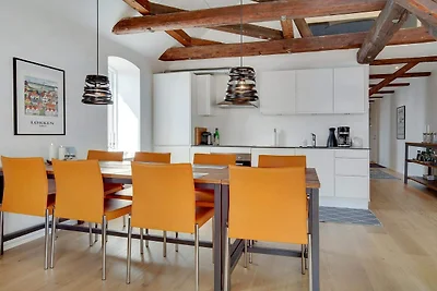 Zweigeschossiges Loft mit großer Terrasse