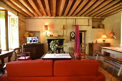 Schönes Ferienhaus mit Teich in Champvert
