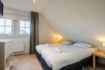 Reetgedeckte Villa in Strandnähe