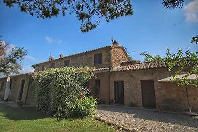 Comoda casa colonica a Proceno con piscina