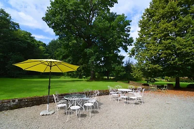 Schloss in Bastogne mit Garten