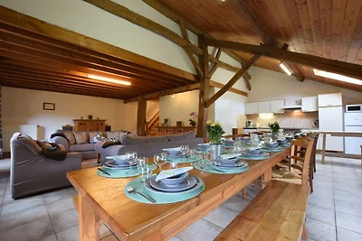 Schönes Ferienhaus in Frahan mit Terrasse