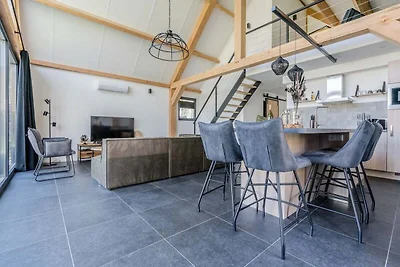 Bungalow con tetto di paglia e terrazza...