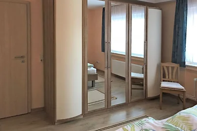 Wohnung in Ellar mit Garten