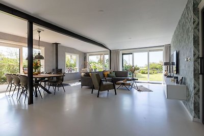 Ferienhaus mit überdachter Veranda und Sauna