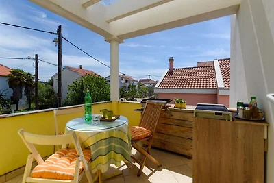 Geräumiges Apartment in Sukošan mit Balkon