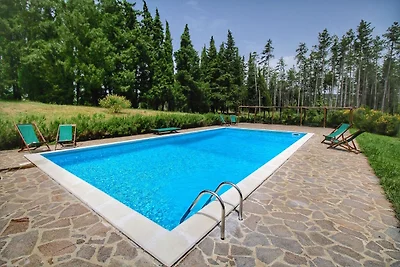 Freistehendes Landhaus mit Schwimmbad