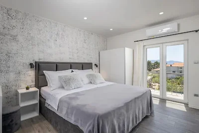 Villa Stipea - Four Bedroom Villa with Swimmi...