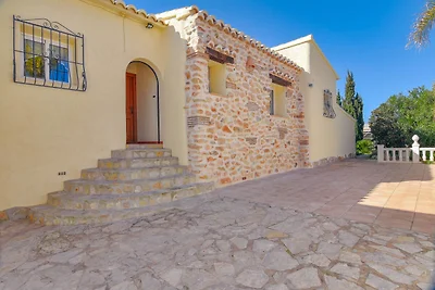 Villa mit Meerblick und Swimmingpool in...