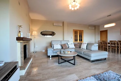 Luxuriöse Villa mit Swimmingpool und Sauna